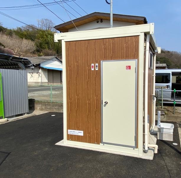 中井町役場入口バス停トイレの外観