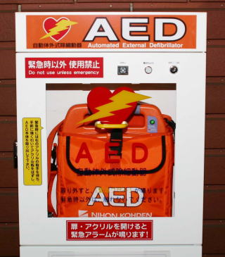 AEDの装置を拡大した写真