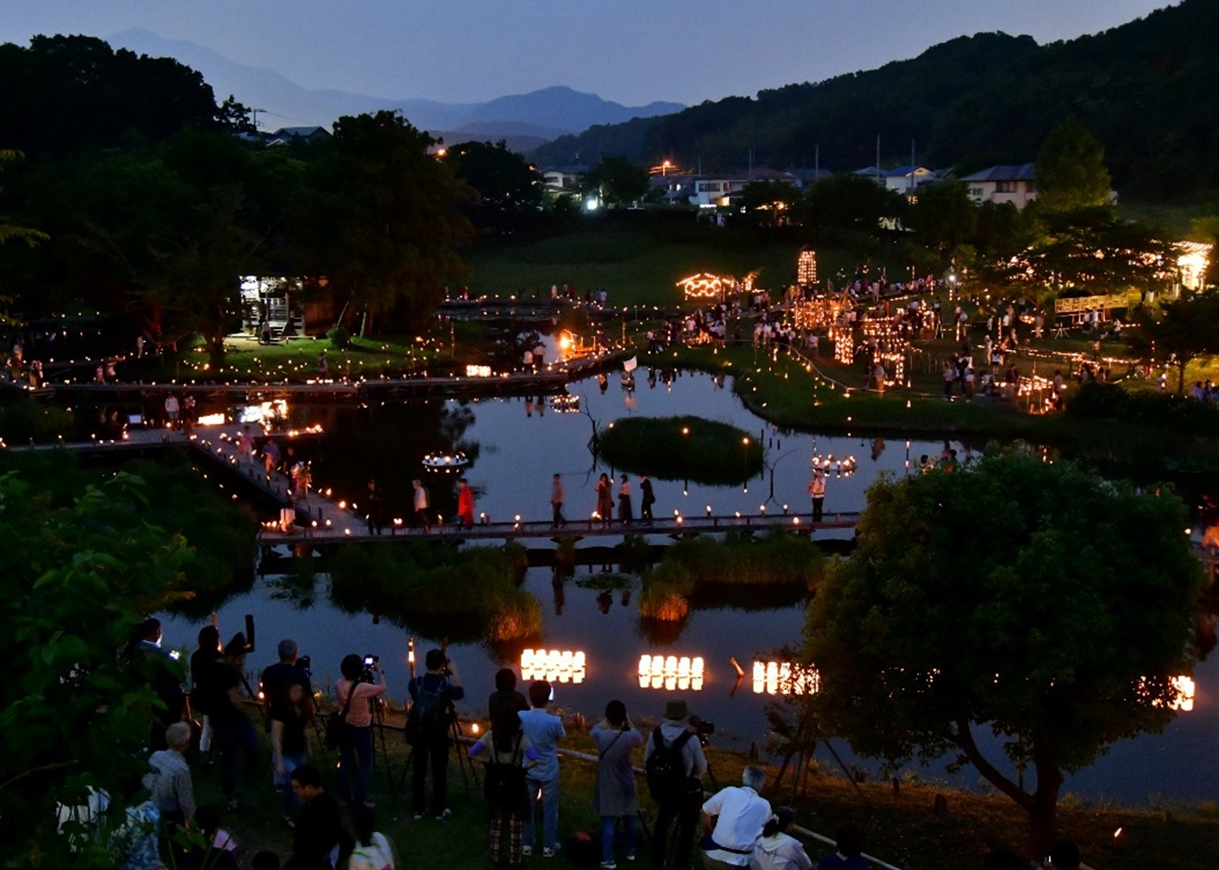 厳島湿生公園竹灯篭の夕べの写真