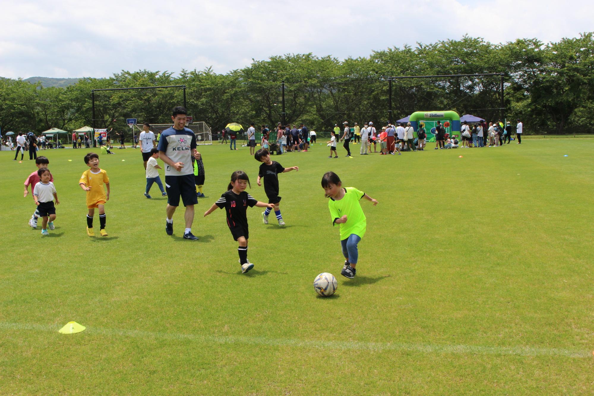 スポレク祭でサッカー教室を開催しているところ